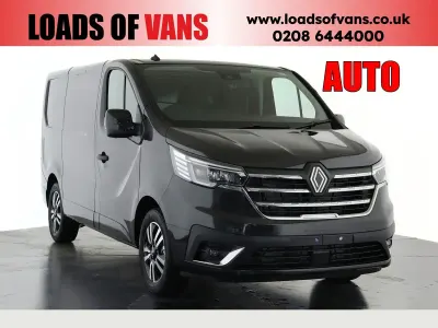 Ny Renault Trafic 2025 Svart Minibuss