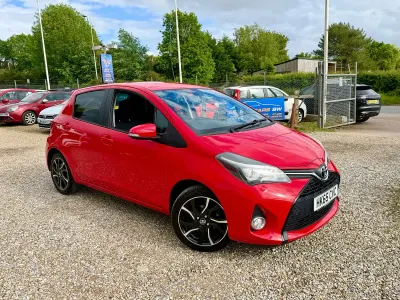 Used Toyota Yaris Sport 99 HP (72 kW) 2015 Red Hatchback