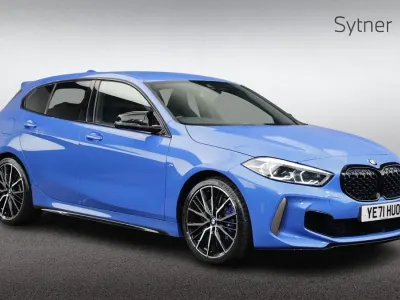 Begagnad BMW M135 Comfort Edition 306 HK (225 kW) 2021 Blå Halvkombi