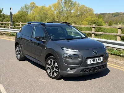 Usado Citroën C4 Cactus Flair 82 HP (60 kW) 2016 Cinzento Citadino