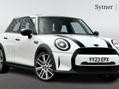 Begagnad Mini Cooper Exclusive 134 HK (98 kW) 2023 Vit Halvkombi