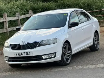 Gebraucht Skoda Rapid Sport 105 PS (77 kW) 2014 Weiß Kleinwagen