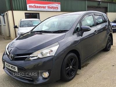 Usado Toyota Verso 124 HP (91 kW) 2014 Cinzento Monovolume