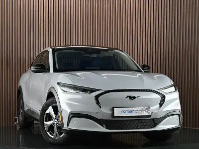 Used Ford Mustang Select 269 HP (197 kW) 2023 White Hatchback