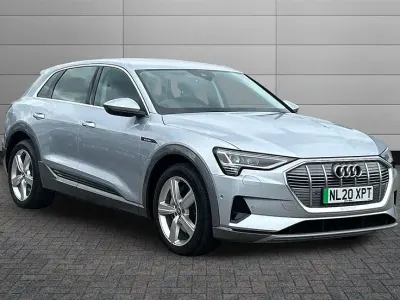 Usado Audi e-tron Advanced 230 kW (313 HP) 2020 Prateado SUV