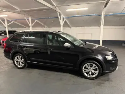 Używany Skoda Octavia Scout 4x4 184 KM (135 kW) 2016 Czarny Hatchback