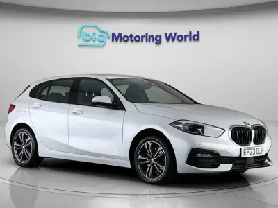 Begagnad BMW 116 Sport Line 116 HK (85 kW) 2023 Vit Halvkombi