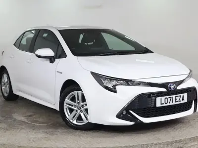 Used Toyota Corolla 122 HP (89 kW) 2022 White Hatchback