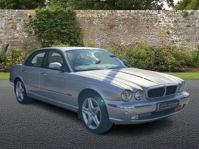 Używany Jaguar XJ8 SE 2004 Srebrny Sedan/Limuzyna