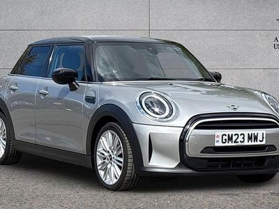Usado Mini Cooper Exclusive 134 CV (98 kW) 2023 Plateado Utilitario