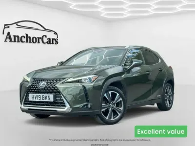 Usado Lexus UX 184 HP (135 kW) 2019 Verde SUV