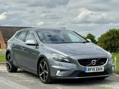 Käytetty Volvo V40 R-Design 190 HP (139 kW) 2015 Harmaa Viistoperä