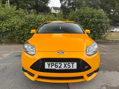 Used Ford Focus Style 250 HP (183 kW) 2013 Yellow Hatchback
