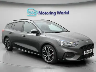 Begagnad Ford Focus ST-Line X 120 HK (88 kW) 2021 Grå Kombi
