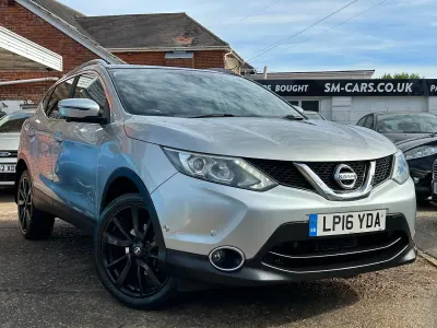 Used Nissan Qashqai Tekna 115 HP (84 kW) 2016 Silver SUV