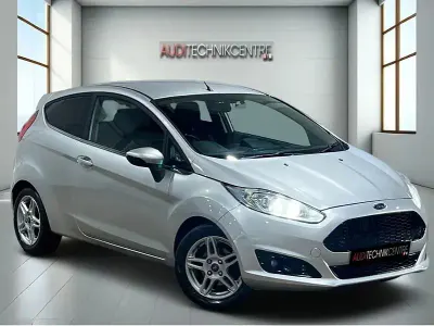 Usado Ford Fiesta Zetec 82 HP (60 kW) 2014 Prateado Citadino