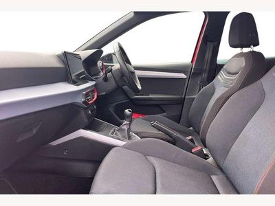 Używany Seat Arona FR 110 KM (80 kW) 2023 Czerwony SUV