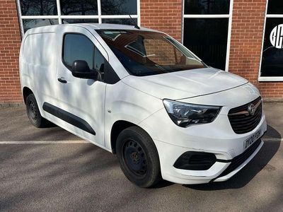 Second-hand Vauxhall Combo Sportive 100 CP (73 kW) 2020 Alb Monovolum