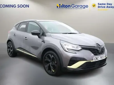 Begagnad Renault Captur Engineered 143 HK (105 kW) 2024 Grå SUV