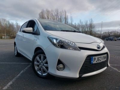 Used Toyota Yaris Hybrid T4 101 HP (74 kW) 2013 White Hatchback