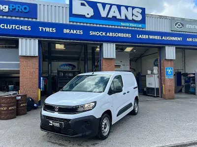Used Vauxhall Combo 101 HP (74 kW) 2024 White MPV