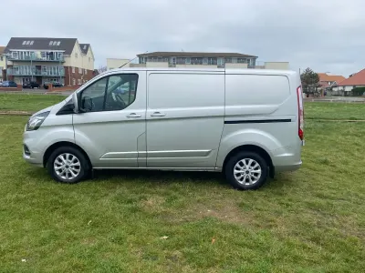 Begagnad Ford Transit Custom Limited 130 HK (95 kW) 2021 Silver Van