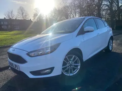 Used Ford Focus Zetec 125 HP (91 kW) 2015 White Hatchback
