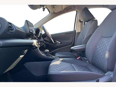 Used Toyota Yaris Hybrid Design 116 HP (85 kW) 2025 White Hatchback