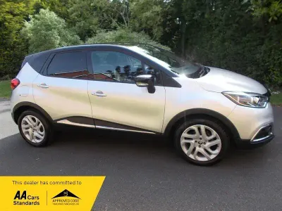 Usado Renault Captur Dynamique 90 CV (66 kW) 2017 Plateado SUV