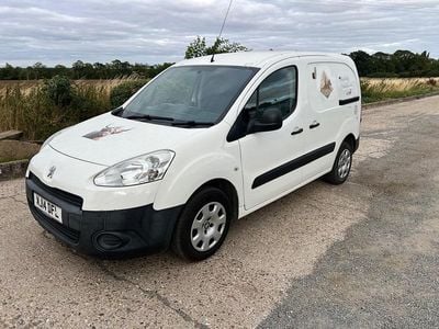 White Used 2014 Peugeot Partner S MPV | £1,750 (Fair price)