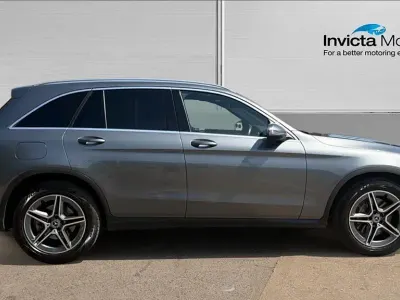 Usado Mercedes GLC220 AMG line 194 HP (142 kW) 2022 Cinzento Carrinha