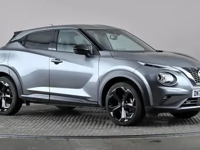 Usado Nissan Juke Tekna 114 HP (83 kW) 2023 Cinzento SUV