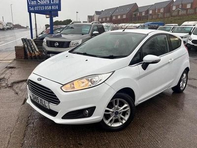 Used Ford Fiesta Zetec 82 HP (60 kW) 2015 White Hatchback