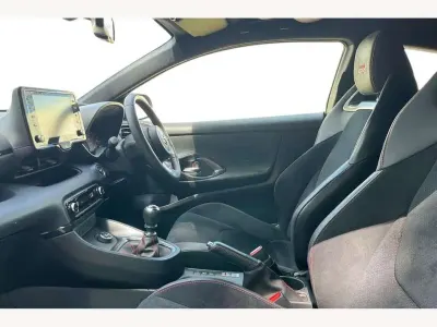 Used Toyota Yaris 257 HP (189 kW) 2021 White Hatchback