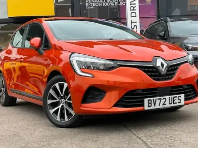 Used Renault Clio Iconic 140 HP (102 kW) 2022 Orange Hatchback