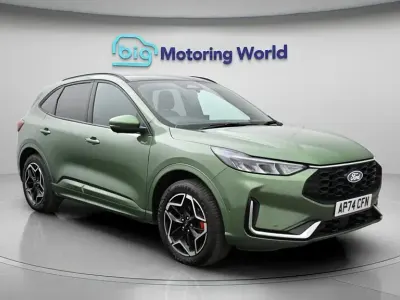 Second-hand Ford Kuga ST-Line X 243 CP (178 kW) 2024 Verde SUV