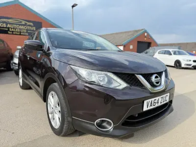 Usado Nissan Qashqai Acenta+ 110 HP (80 kW) 2015 Preto SUV
