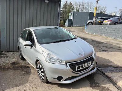 Używany Peugeot 208 Access 82 KM (60 kW) 2014 Srebrny Hatchback