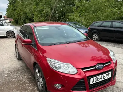 Usado Ford Focus Titanium X 115 CV (84 kW) 2014 Rojo Utilitario