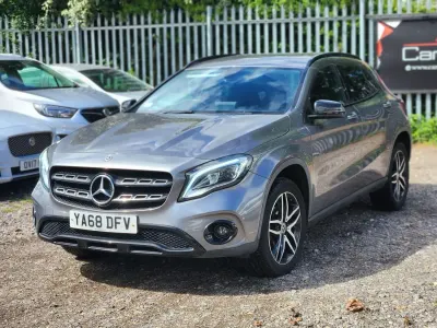 Usado Mercedes GLA180 Urban 122 HP (89 kW) 2018 Cinzento SUV