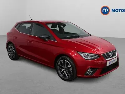 Begagnad Seat Ibiza XCELLENCE Lux 110 HK (80 kW) 2023 Röd Halvkombi