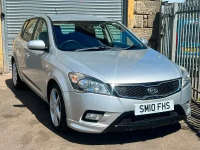 Used Kia Ceed 113 HP (83 kW) 2010 Silver Hatchback