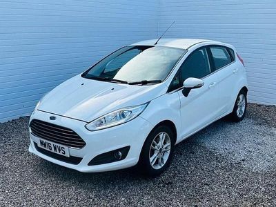 Used Ford Fiesta Zetec 100 HP (73 kW) 2016 White Hatchback