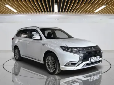 Used Mitsubishi Outlander P-HEV 209 HP (153 kW) 2018 White SUV
