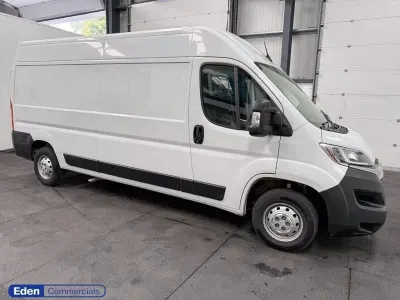 Begagnad Citroën Relay 140 HK (102 kW) 2023 Vit Van