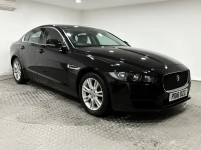 Używany Jaguar XE Ingenium 200 KM (147 kW) 2018 Czarny Sedan/Limuzyna