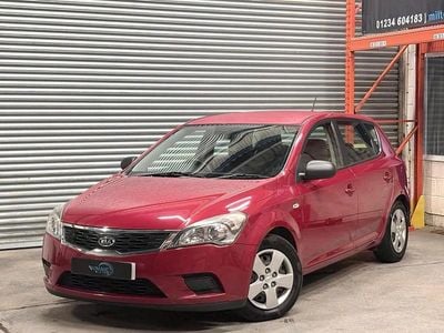 Red Used 2011 Kia Ceed Hatchback | £4,999 (Fair price)