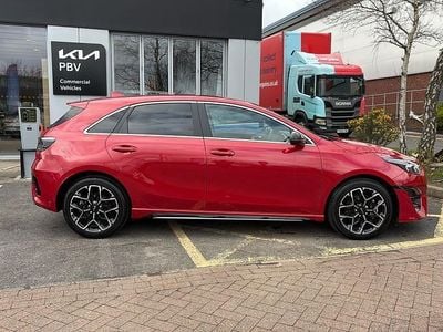 Novo Kia Ceed GT-Line 138 HP (101 kW) 2025 Vermelho Citadino