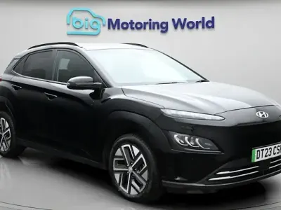 Używany Hyundai Kona Premium 100 kW (136 KM) 2022 Czarny SUV