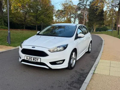 Used Ford Focus Zetec 2015 White Hatchback